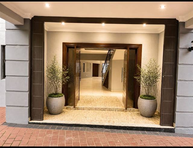6 BEDROOM HOUSE FOR SALE IN BRYANSTON